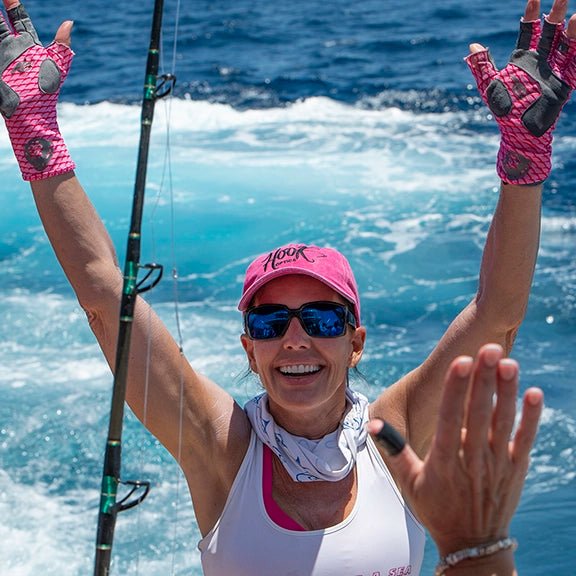 Cuda women’s polarized sunglasses with Hydroo Zeiss lenses for fishing.